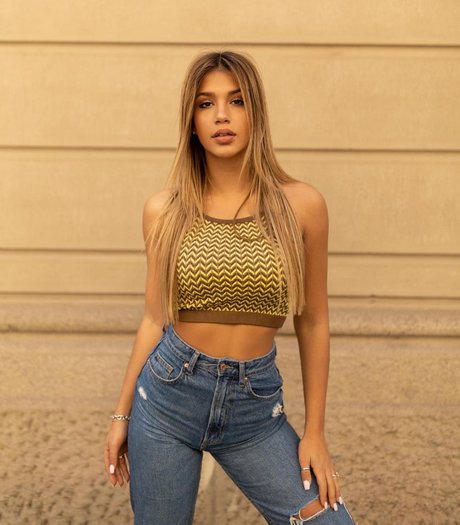 Alice De Bortoli_ étoile de haute qualité galeries