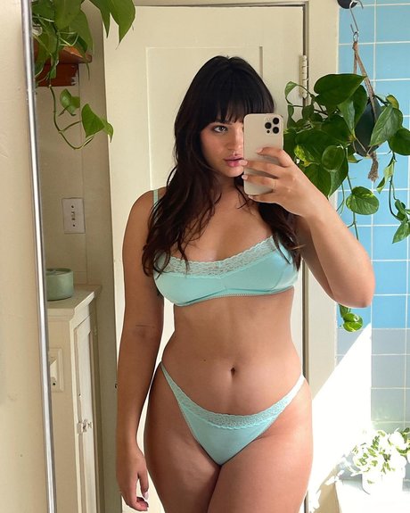 Bellaagolden modèles nus archive