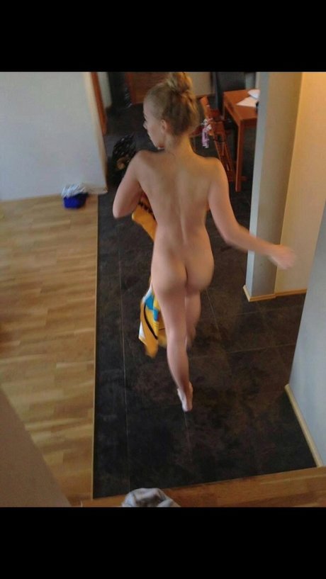 milf aux cheveux noirs onlyfans chaud joli photos