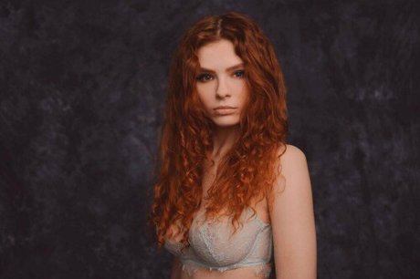 Kari Pitinova_ haut modèle galerie