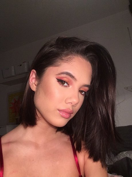 Saoirse Alicia Behzadi_ étoile magnifique galerie