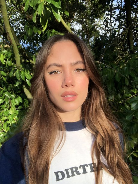 Saoirse Alicia Behzadi_ modèle de sexe galeries