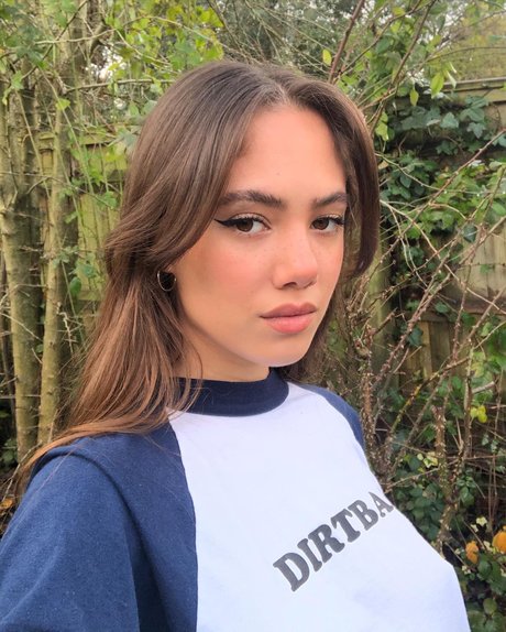 Saoirse Alicia Behzadi_ star du porno xxx galerie