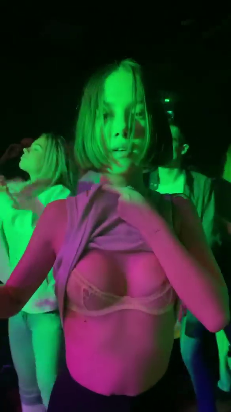 Saoirse Alicia Behzadi_ modèle porno des photos