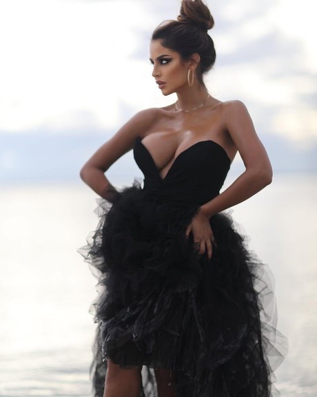 Brianna Gonzalez modèle chaud galerie