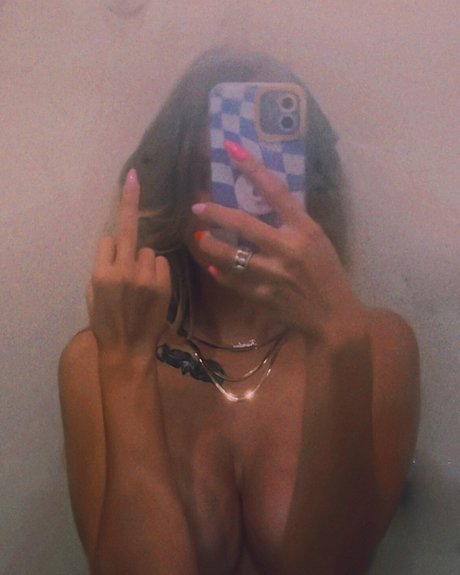 Charleigh Lemons modèle porno archive