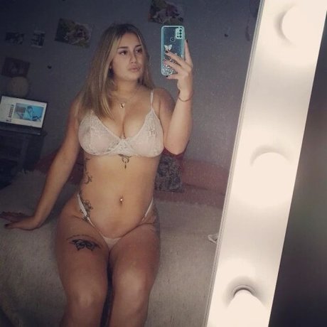 Karen Mulys_ modèle chaud photo