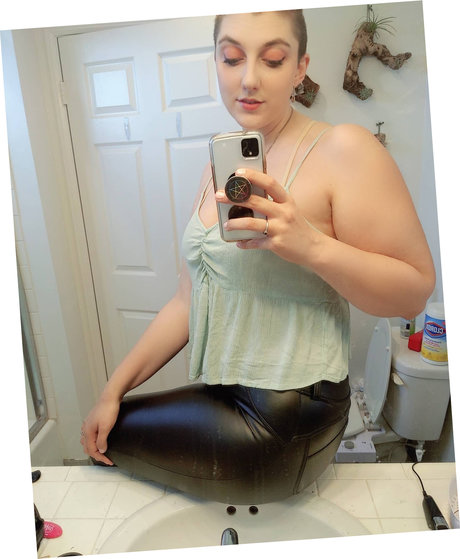 Mel Capperino Garcia modèle érotique photos