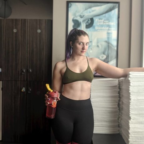 pom-pom girl asiatique onlyfans sexe nu img