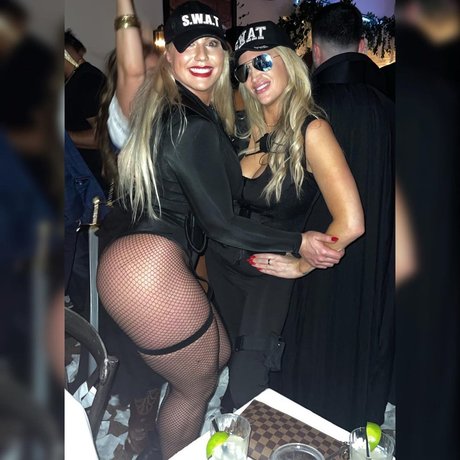 Dr Colette Larsen modèle gratuit collection