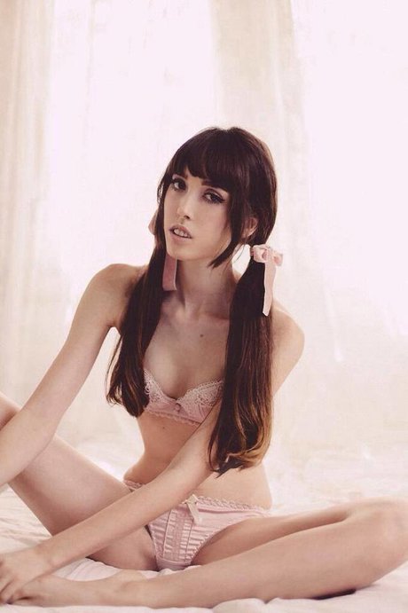 _Zoe Flood star du porno sexy images