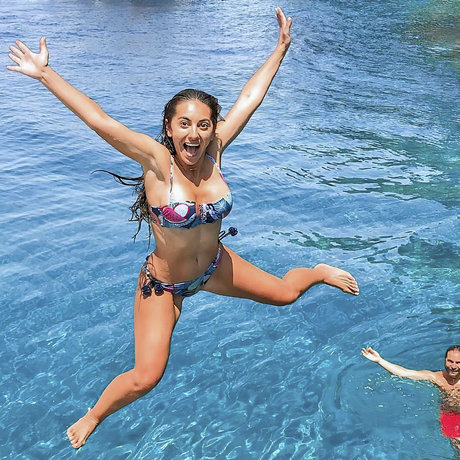 Neslihan Oztuerk étoile des photos