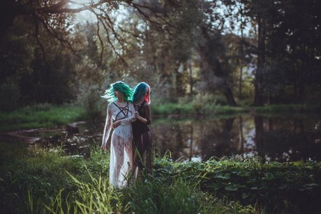 Eliza Satu modèles nus collection