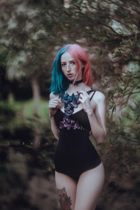 Eliza Satu modèle pornographique img