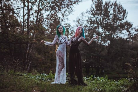 Eliza Satu modèle nu img