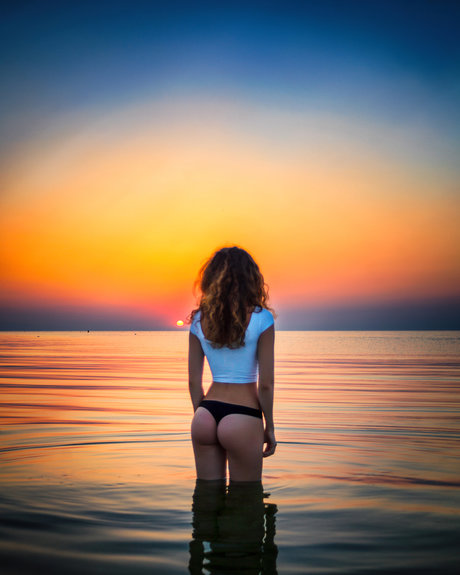 chaton courbé onlyfans chaud image