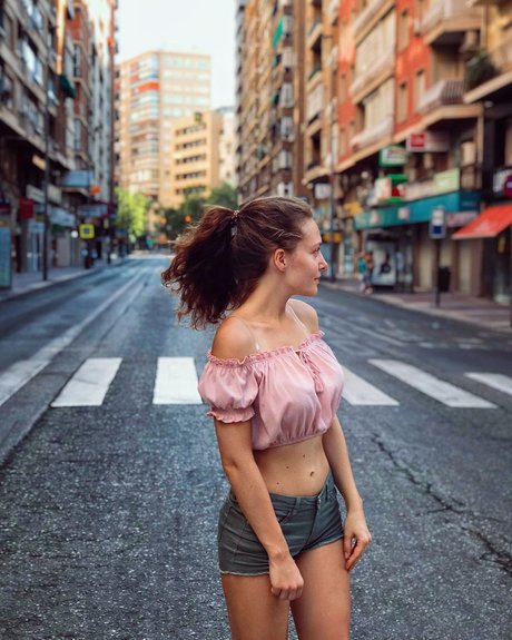 Ave Maria_ actrice sexy img