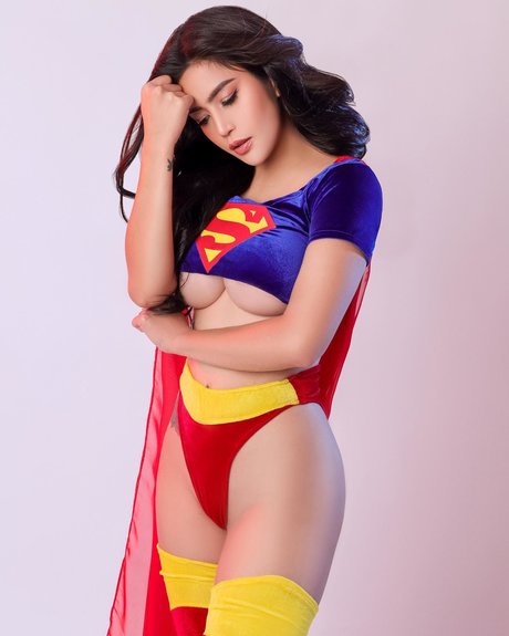 Daisy Pascual étoile nue photos