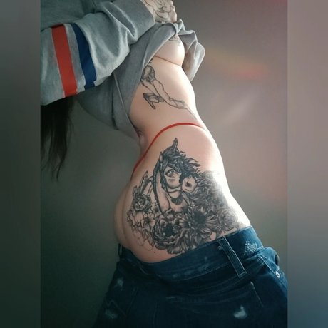 Toranine_ modèle pornographique des photos