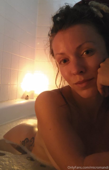 Amanda Loy modèle hd photo