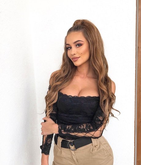 sexe lesbien onlyfans nu en haute qualité photos