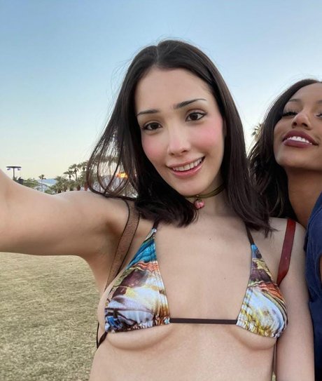 Zion Moreno actrice érotique images