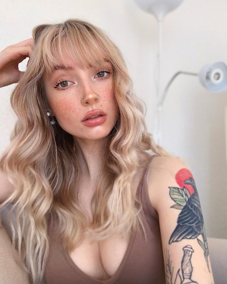 Caelyn Mathews star du porno parfaite des photos