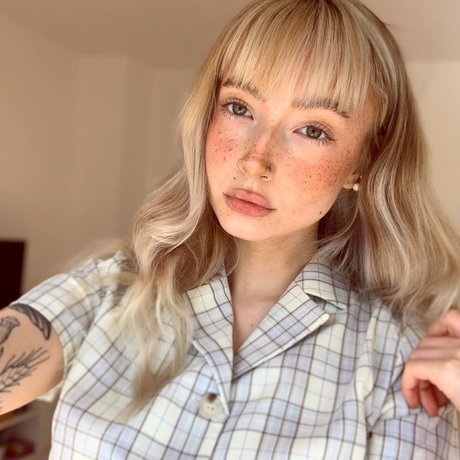 Caelyn Mathews modèle de sexe image