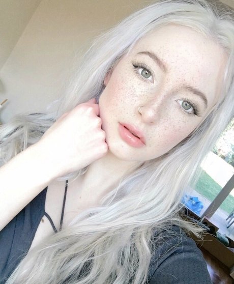 Caelyn Mathews actrice porno photos