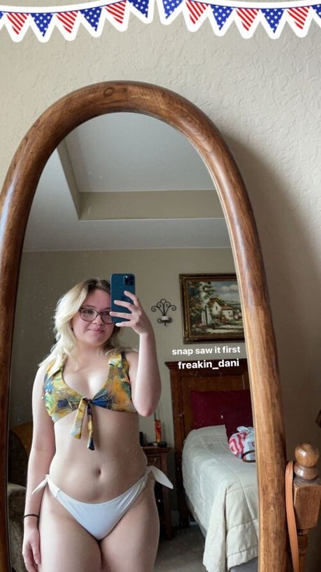 Danielle Delgado étoile chaude images