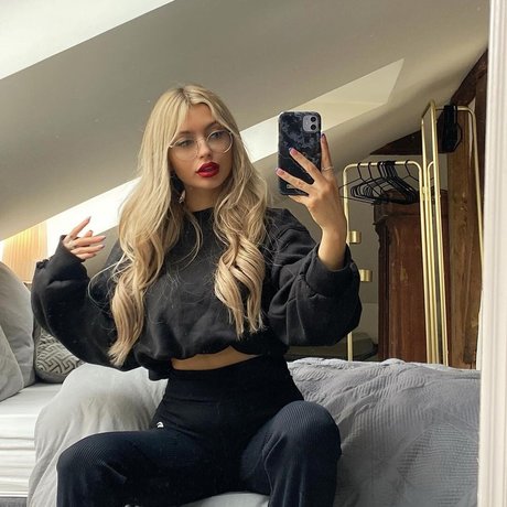 fellation transexuelle onlyfans nu sympa archive