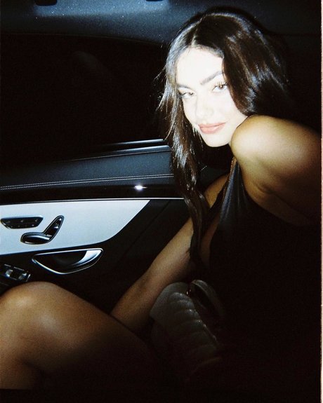 Yael Shelbia star érotique collection