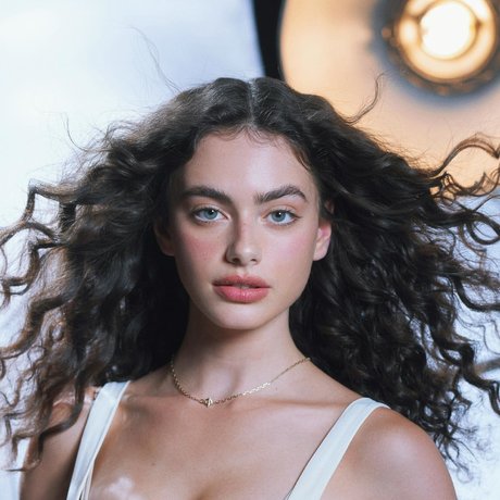 Yael Shelbia modèle joli images