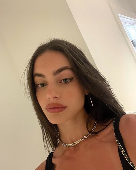 Yael Shelbia actrice nue archive