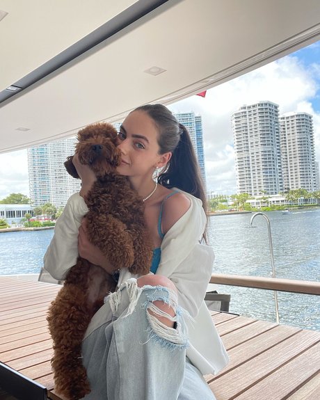 Yael Shelbia modèle sexy image