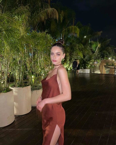 Yael Shelbia haut modèle img