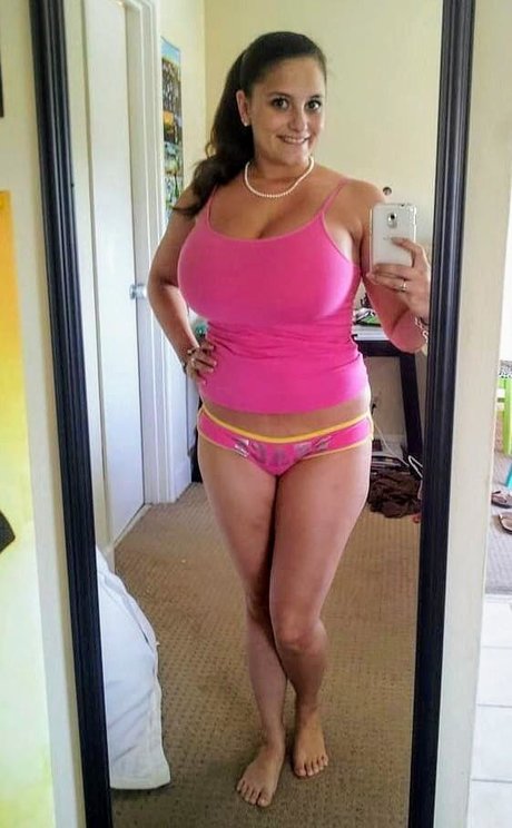 Avery Milla modèle magnifique galeries