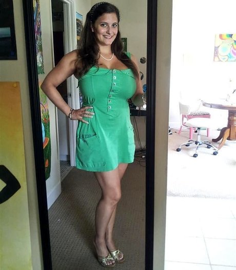 Avery Milla star du porno exclusive galerie