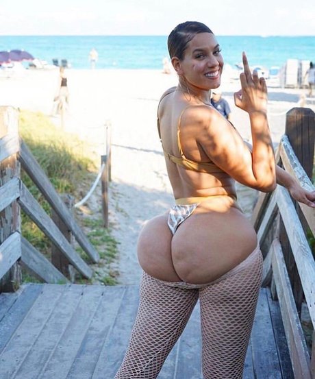 Amirah Dyme étoile sexy archive