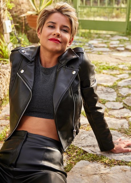 gros seins branlette espagnole onlyfans nu en haute qualité photos