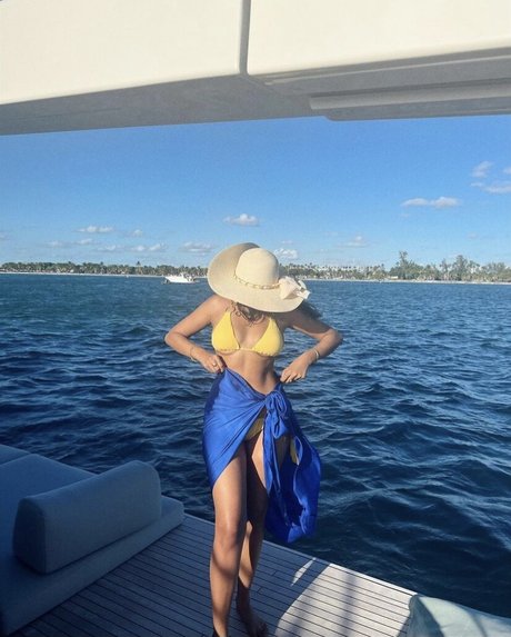 Shreya Arun_ actrice photos