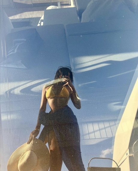 Shreya Arun_ mannequin image