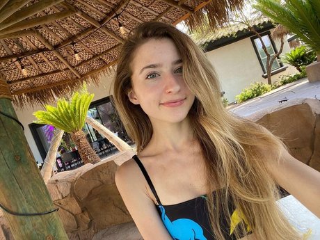 Knights Ry modèles nus galeries