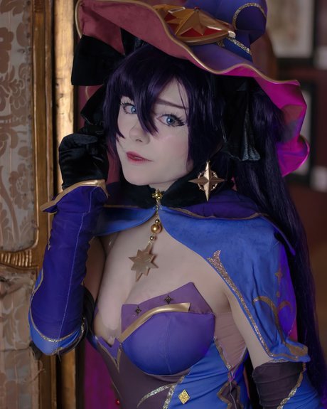 Little Giuli star érotique image