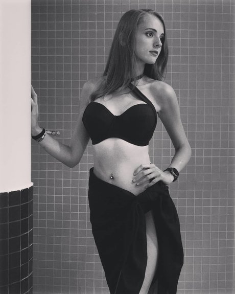 Nekuma_ star érotique images