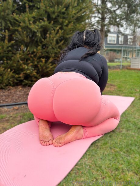 Curvycatxxx belle actrice des photos