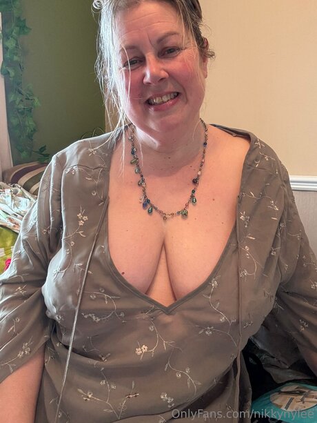 Nikkynylee jolie actrice collection