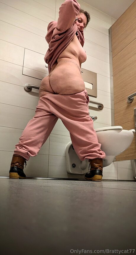 Brattycat77 modèle exclusif des photos