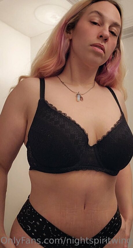Nightspiritwingsfree actrice pornographique photo
