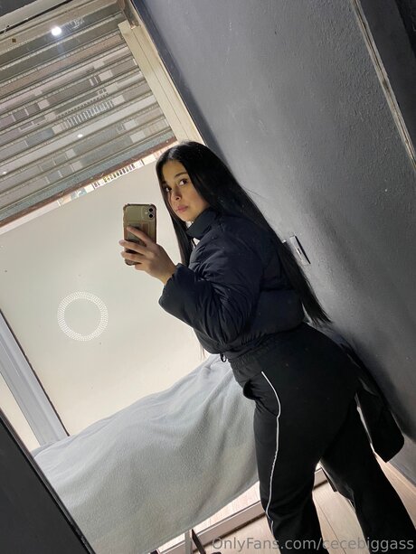 Cecebiggass modèle des photos